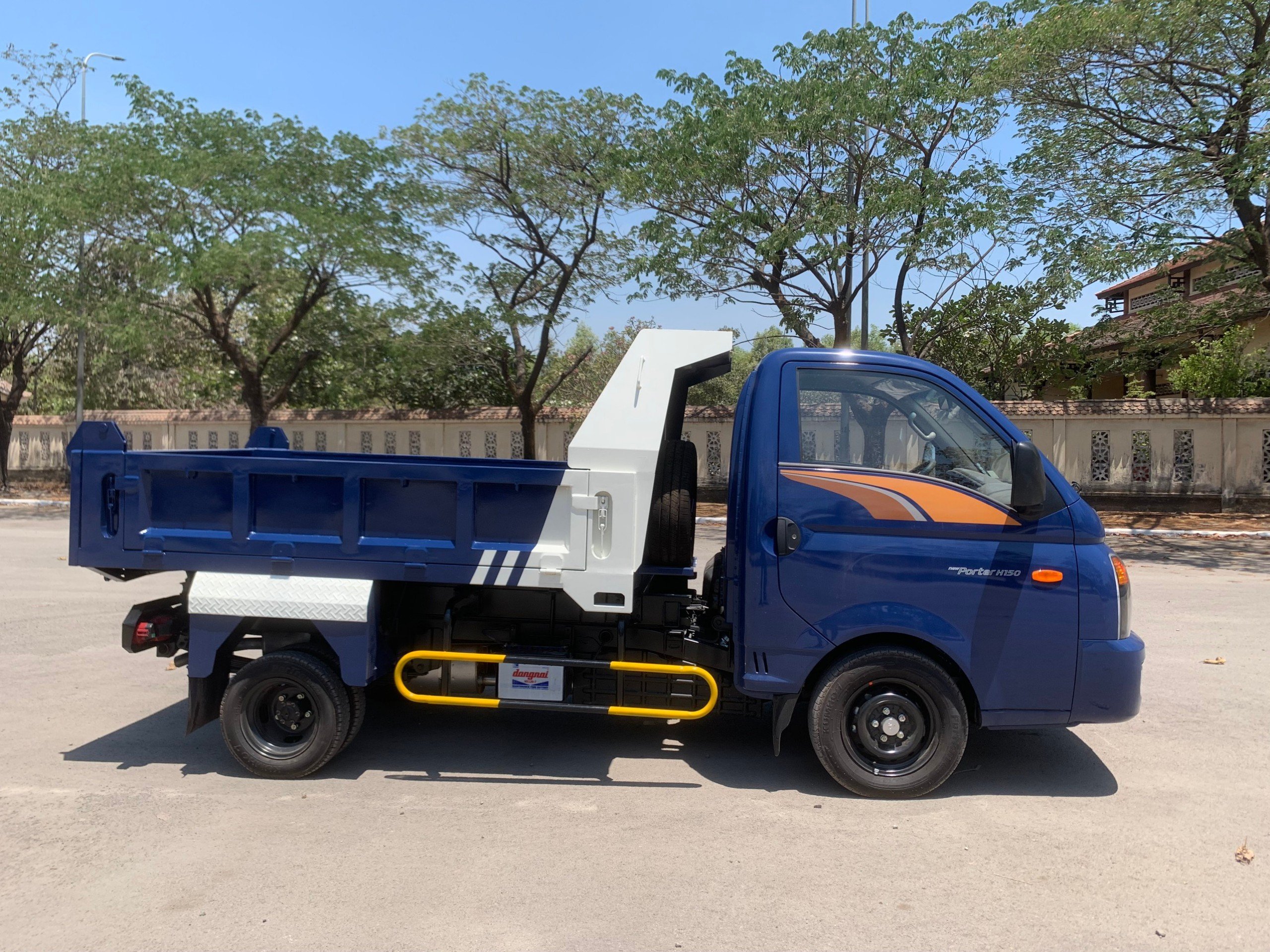 HYUNDAI H150 BEN 1,3TẤN12