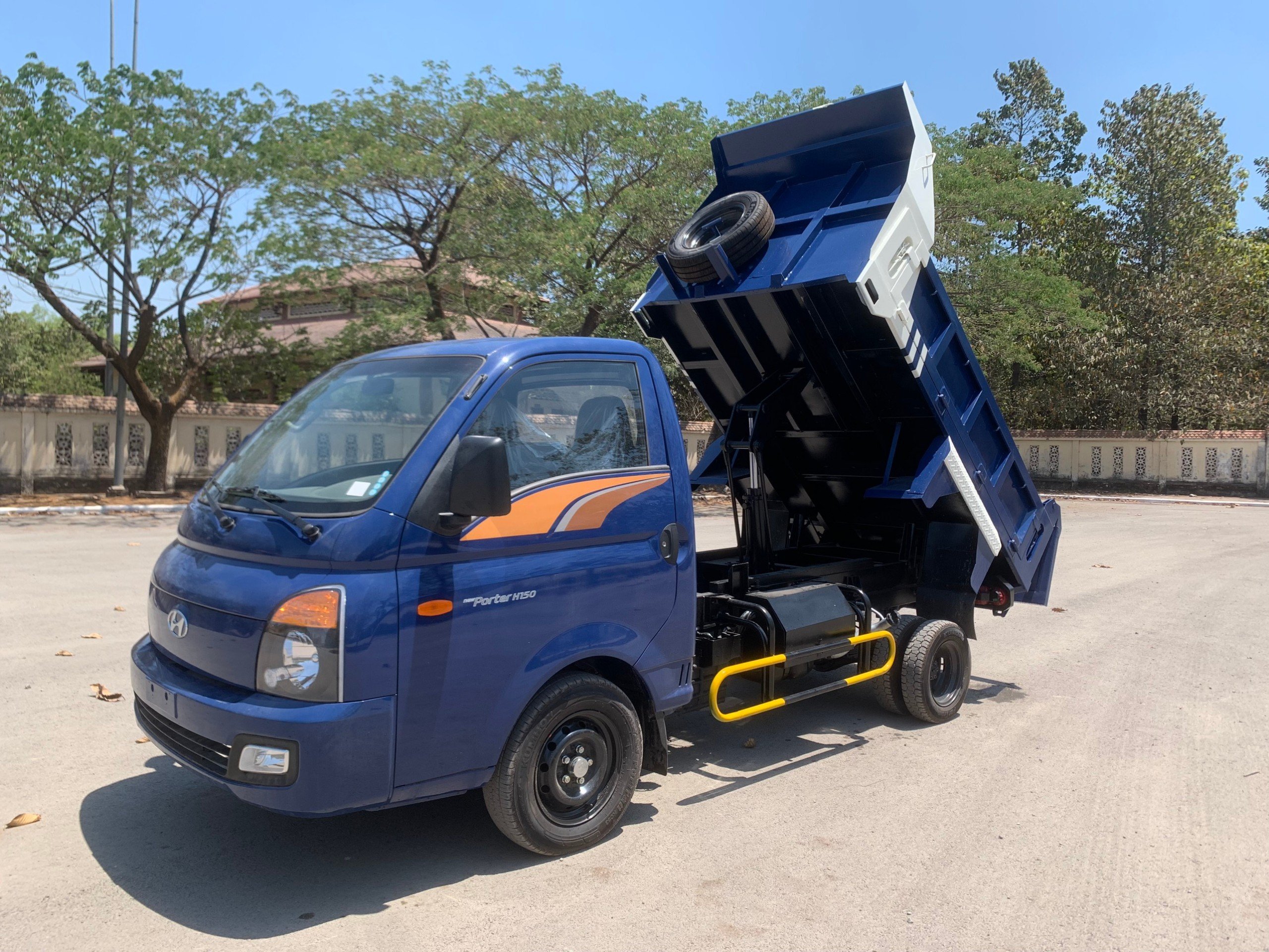 HYUNDAI H150 BEN 1,3TẤN4